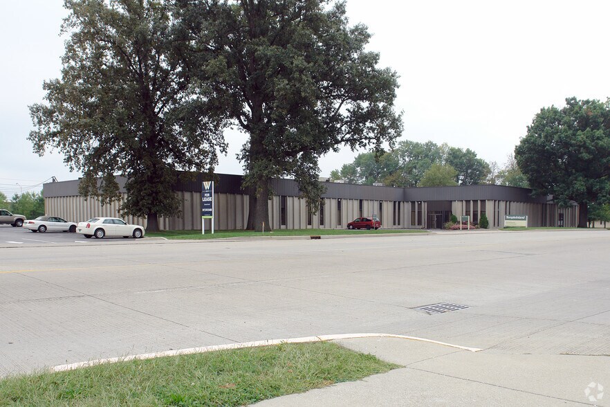 More Photos Of 8501 Moller Rd, Indianapolis Flex For Lease