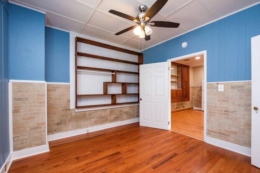 More Photos Of 9604 S Congress St, New Market Office For Sale