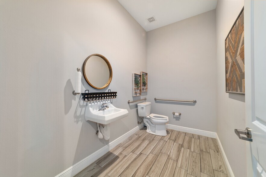 More Photos Of 809 County Road 466, The Villages Medical For Sale