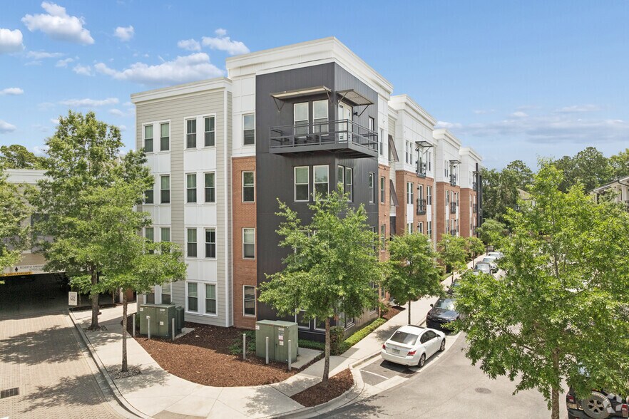 More Photos Of 725-735 Coleman Blvd, Mount Pleasant Apartments For Lease