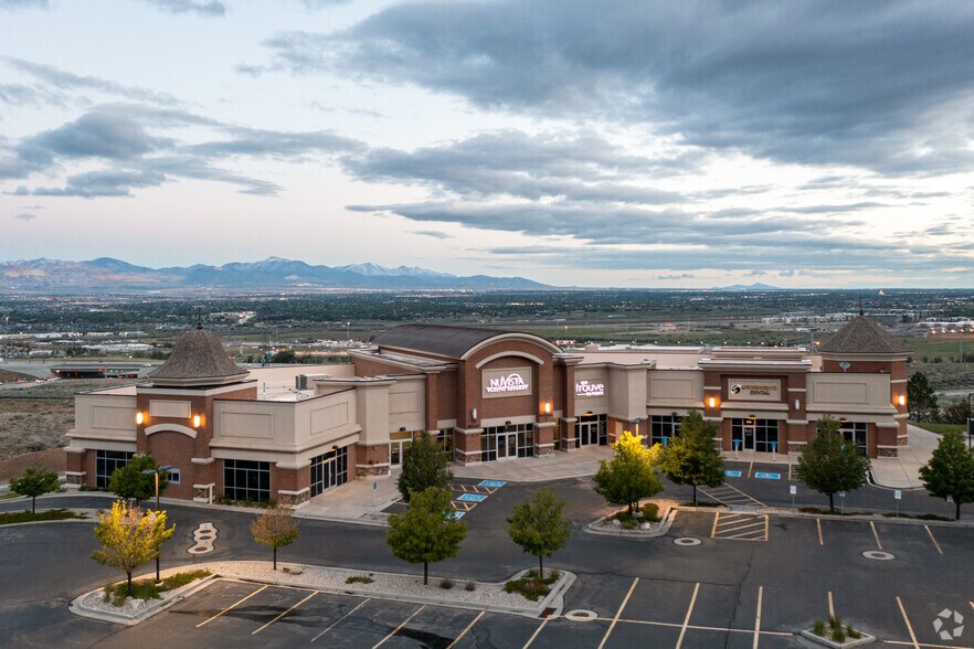 More Photos Of 10 W Scenic Pointe Dr, Draper Freestanding For Lease