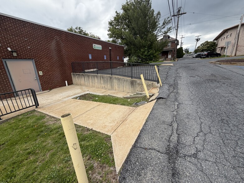 More Photos Of 2100 Ferry St, Easton Medical For Lease