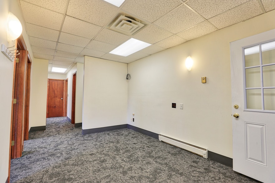 More Photos Of 584 Meadow St, Agawam Medical For Lease