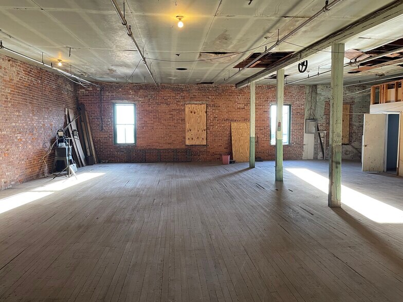 More Photos Of 237 S Cedar Ave, South Pittsburg Industrial For Sale