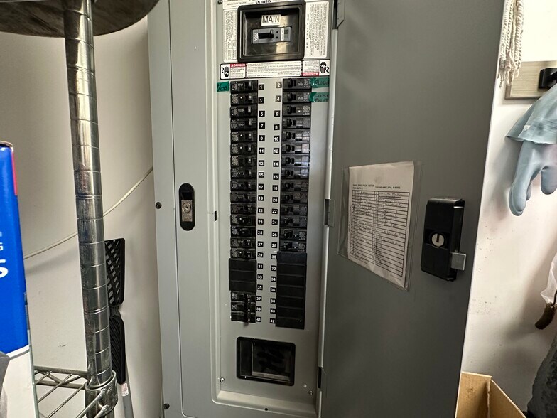 More Photos Of 4100 Central Ave SW, Albuquerque Fast Food For Sale