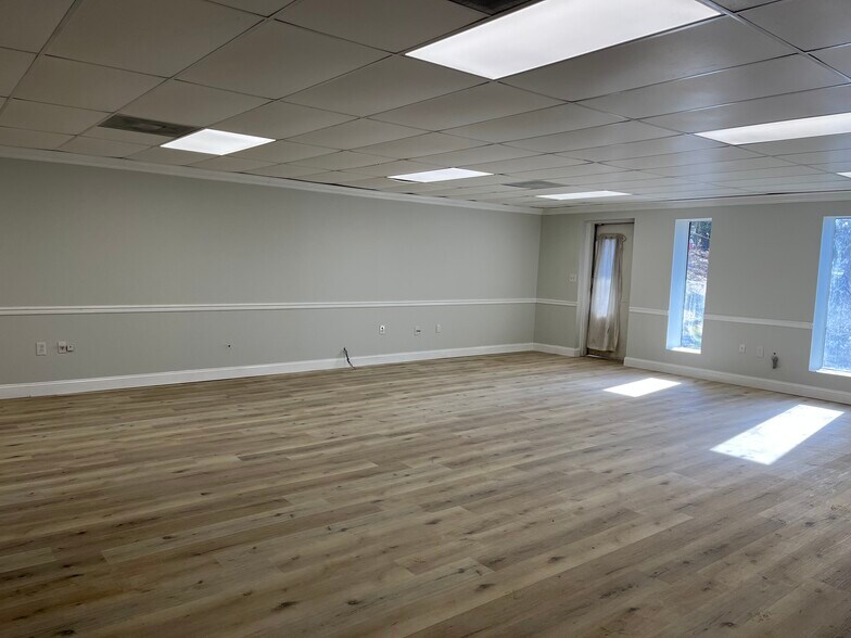 More Photos Of 1020 Roberts Ln, High Point Warehouse For Lease