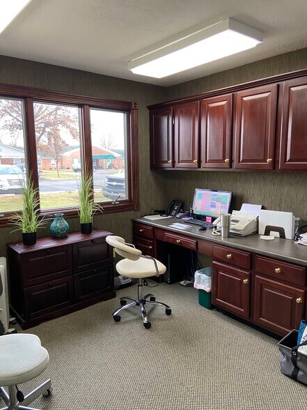 More Photos Of 610 E 11th St, Rushville Medical For Sale