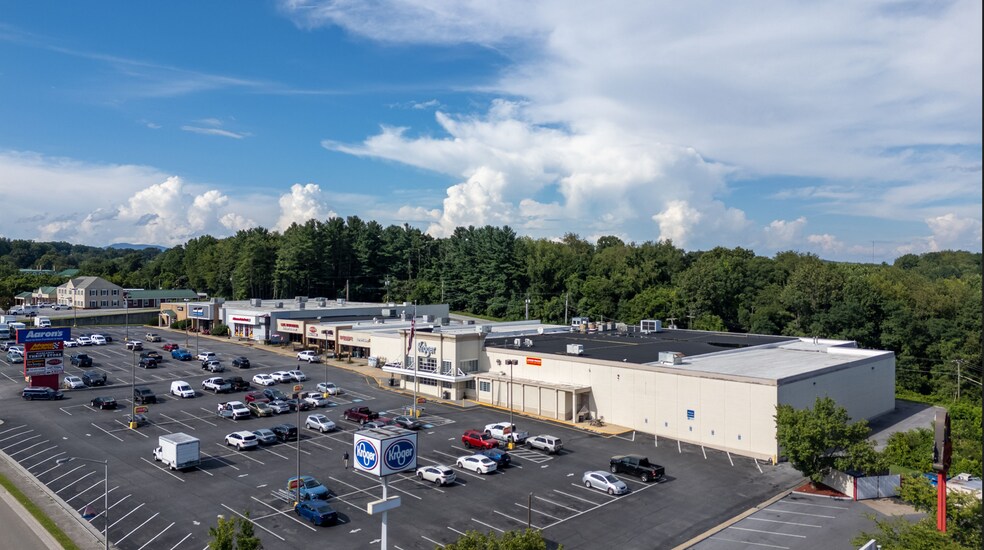 More Photos Of 398-466 Cummings St, Abingdon General Retail For Lease