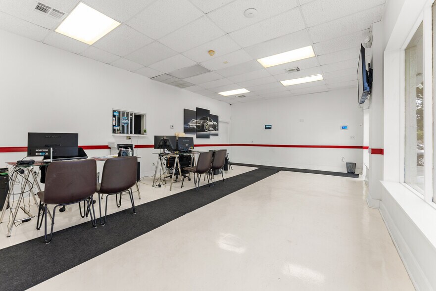 More Photos Of 4800 N Federal Hwy, Lighthouse Point Storefront For Sale