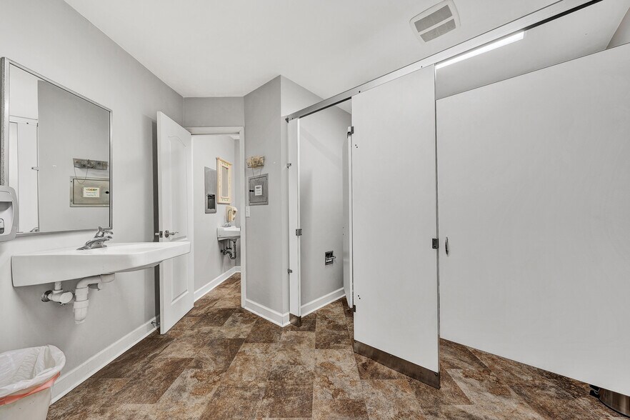 More Photos Of 5034 Williamson Rd NW, Roanoke Office For Lease