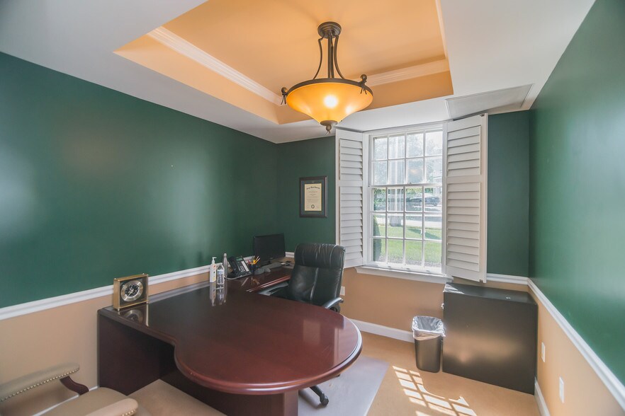 More Photos Of 410 Pine St SE, Vienna Office For Sale