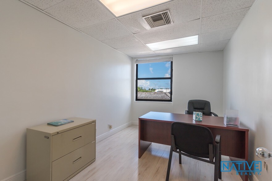 More Photos Of 218 Commercial Blvd, Fort Lauderdale Storefront Retail Office For Lease