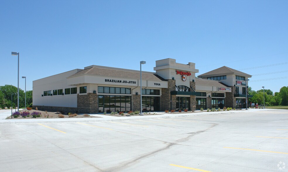 More Photos Of 5900 S 85th St, Lincoln Freestanding For Lease