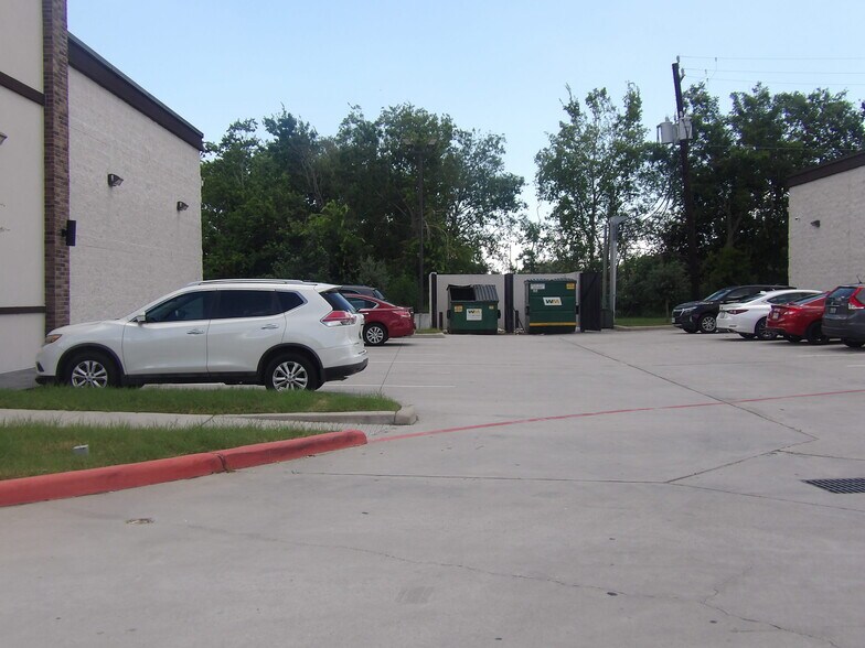More Photos Of 3401 East Blvd, Deer Park Storefront For Lease