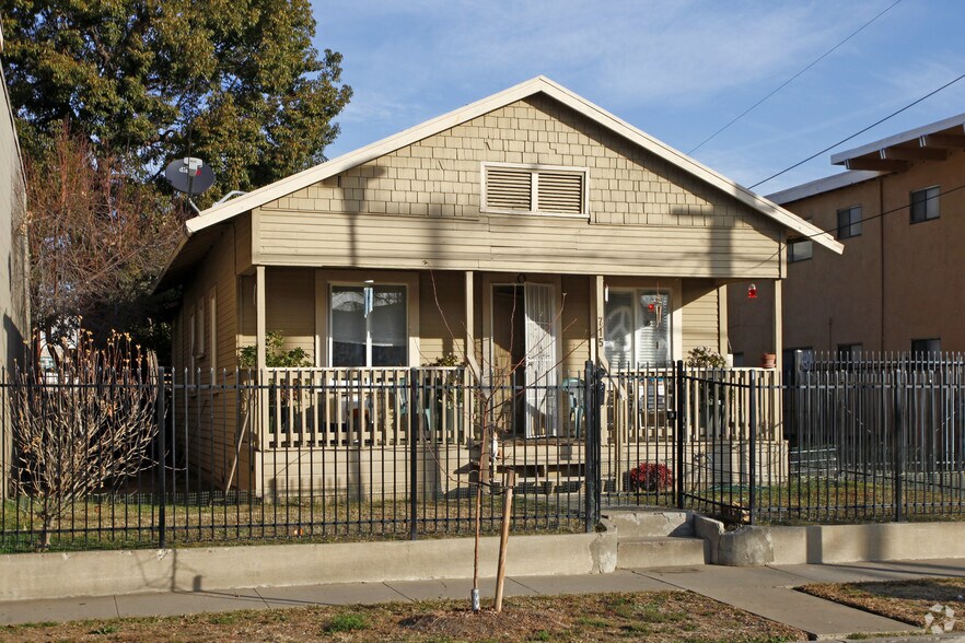 More Photos Of 715 Dixieanne Ave, Sacramento Apartments For Sale