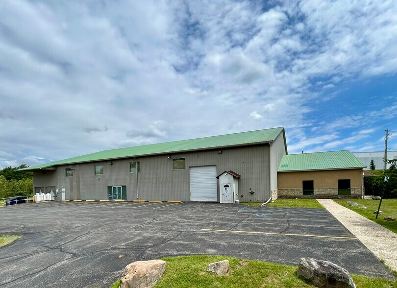 More Photos Of 137 Market Way, Mount Pocono Warehouse For Lease