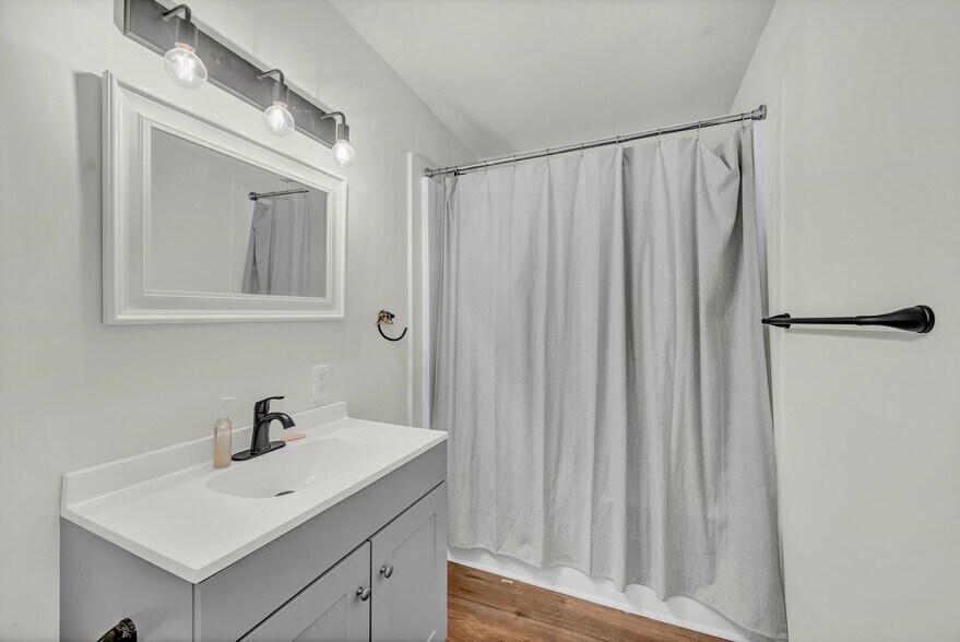 More Photos Of 1206 Dawson St, Wilmington Office Residential For Sale