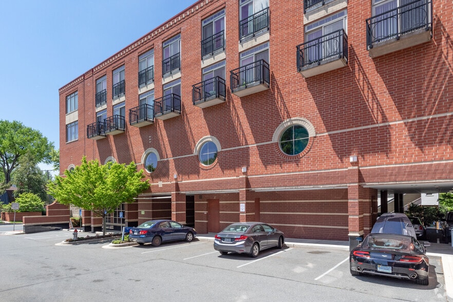 More Photos Of 402 W Broad St, Falls Church Apartments For Lease