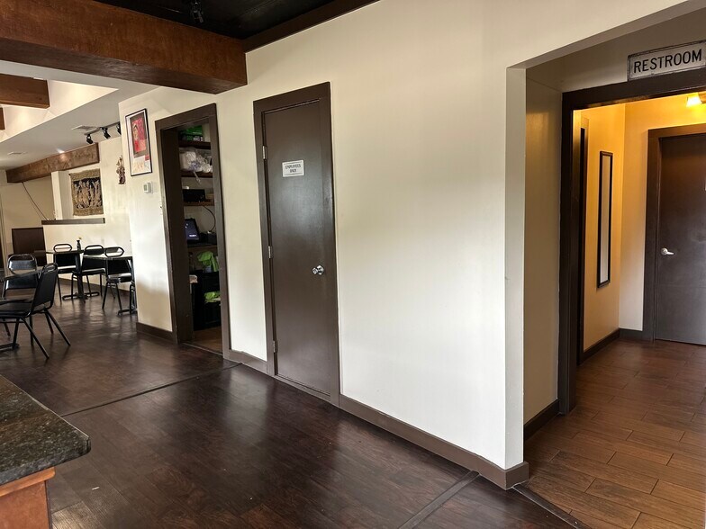 More Photos Of 5517 Menchaca Rd, Austin Restaurant For Sale