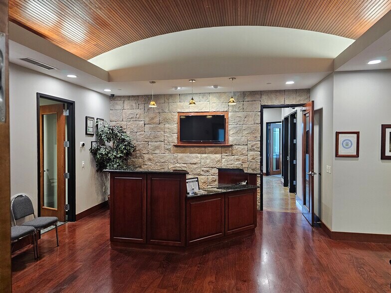 More Photos Of 10610 Metromont Pky, Charlotte Office For Lease