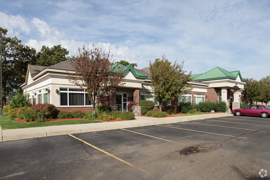 Primary Photo Of 1022 4th St SE, Saint Cloud Storefront For Lease