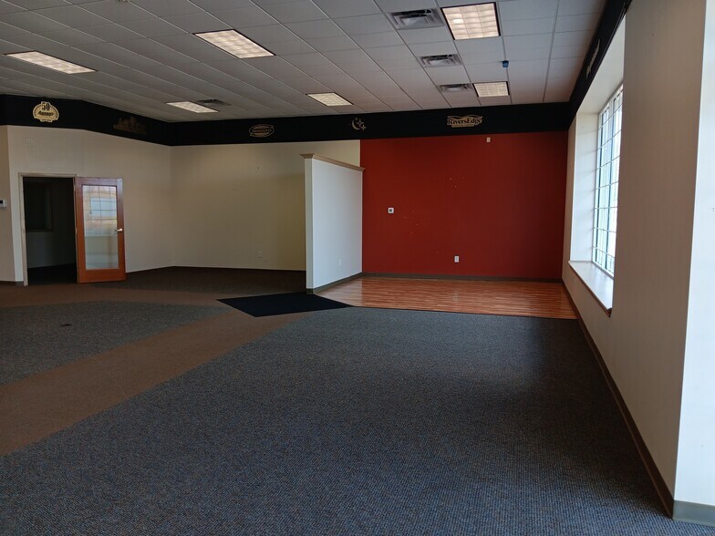 More Photos Of 9230 N Highway 6, Navasota Freestanding For Sale