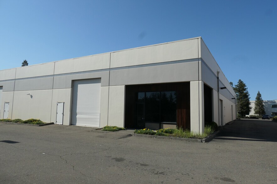 More Photos Of 3130 Regional Pky, Santa Rosa Manufacturing For Lease