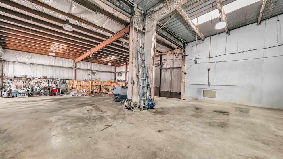 More Photos Of 5308 Sun Valley dr, Fort Worth Flex For Sale