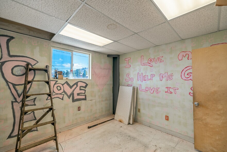 More Photos Of 121 Byers Ave, Hot Sulphur Springs Storefront Retail Residential For Sale
