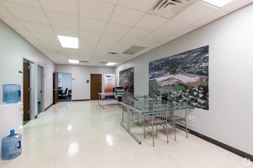 More Photos Of 5101-5111 Milwee St, Houston Warehouse For Lease