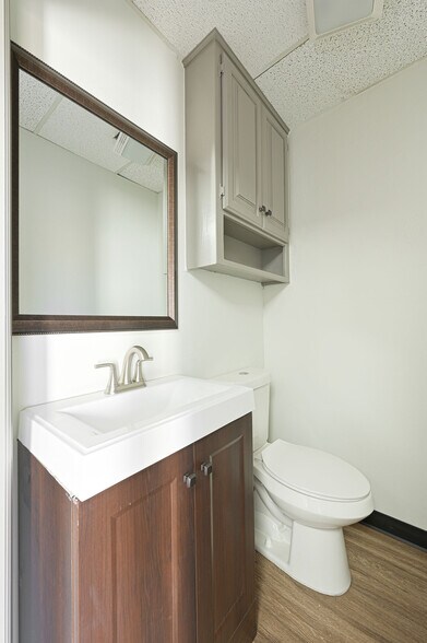 More Photos Of 3009 Epperly Dr, Oklahoma City Office For Sale