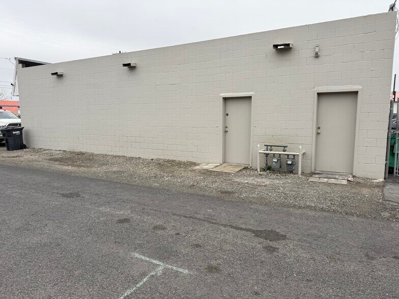 More Photos Of 3302-3304 Main St, Yakima Freestanding For Lease