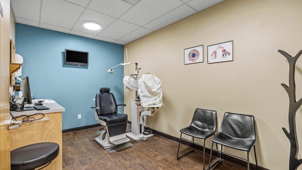 More Photos Of 2737 Crossroads Blvd, Grand Junction Office For Sale