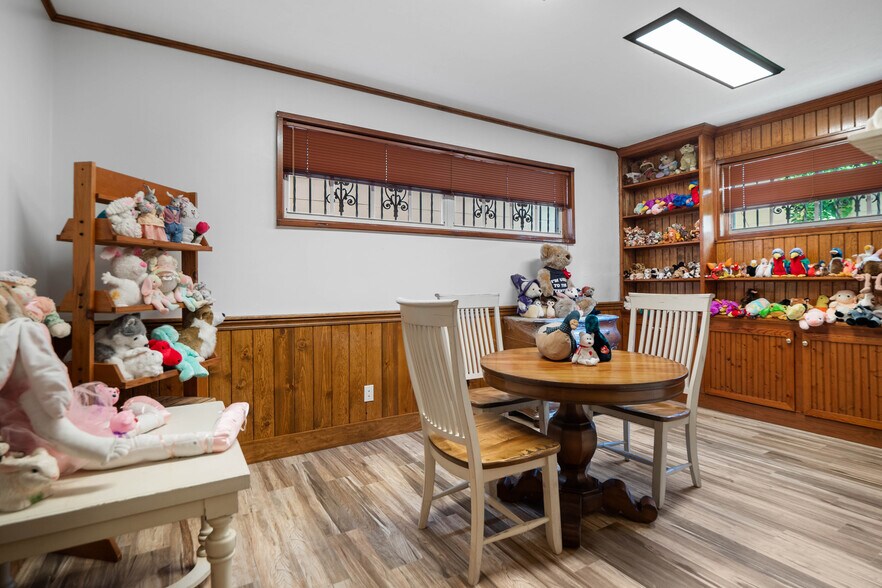More Photos Of 123 Live Oak Ave, Daytona Beach Office Residential For Sale