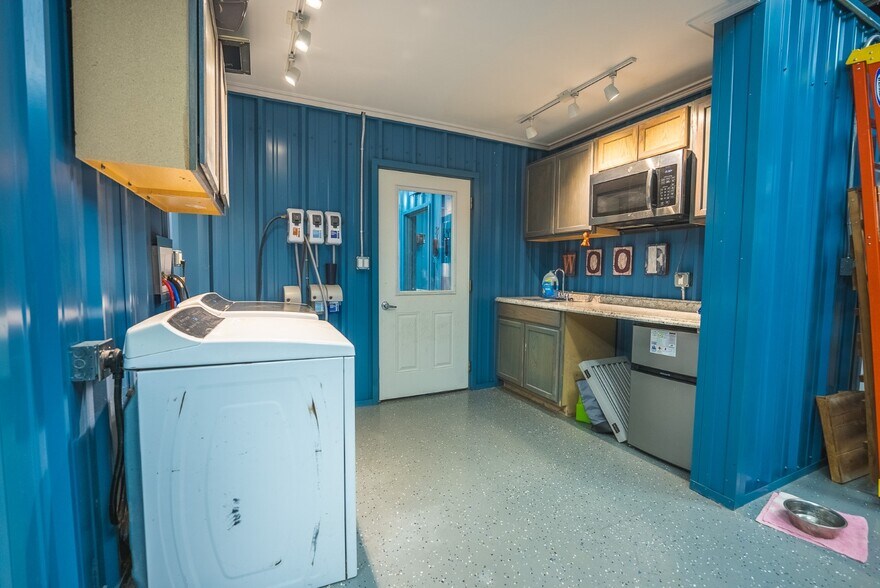 More Photos Of 19462 Lee Hwy, Abingdon General Retail For Sale