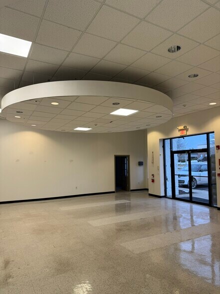 More Photos Of 222 Metro Center Blvd, Warwick Light Manufacturing For Lease