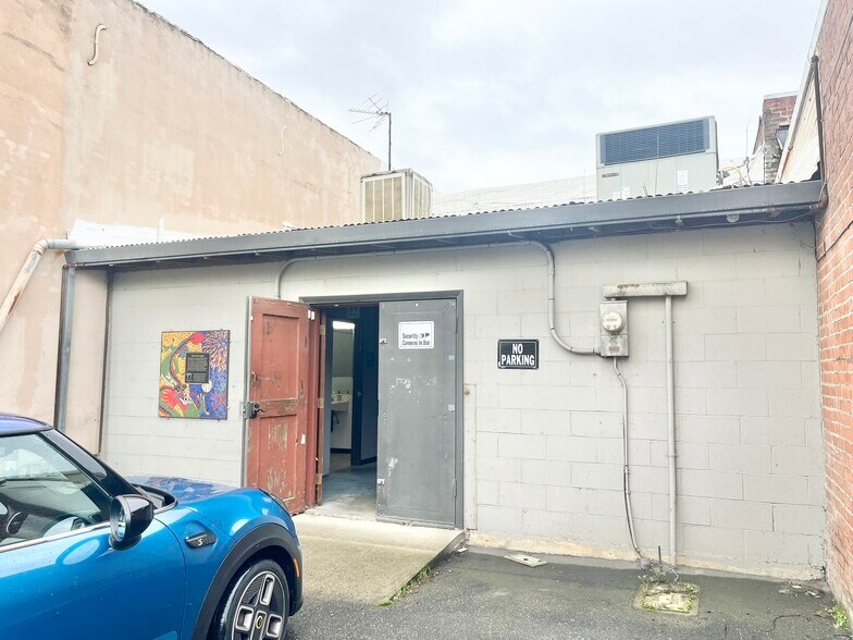 More Photos Of 527 Main St, Woodland Storefront For Sale