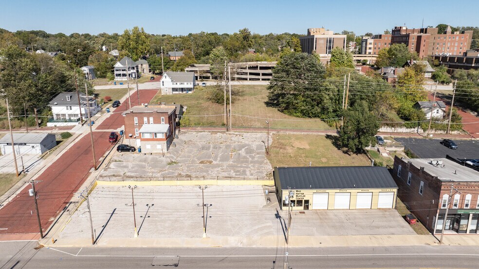 More Photos Of 808 E Broadway, Alton Specialty For Sale