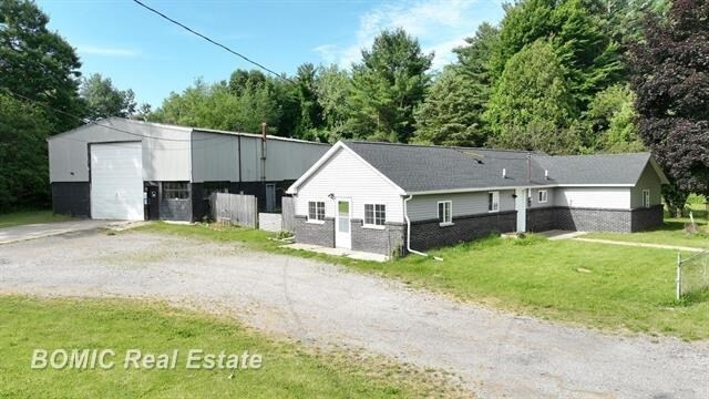 More Photos Of 9010 Dixie Hwy, Birch Run Warehouse For Lease