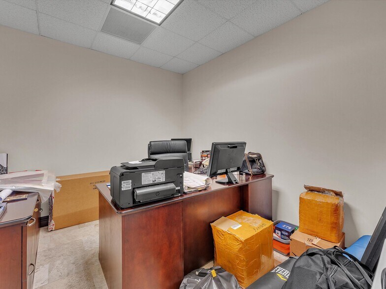 More Photos Of 2260 NW 114th Ave, Doral Warehouse For Lease