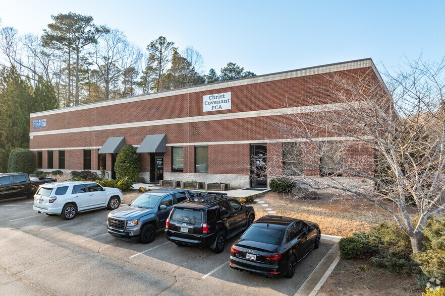 More Photos Of 130 Arnold Mill Park, Woodstock Showroom For Lease