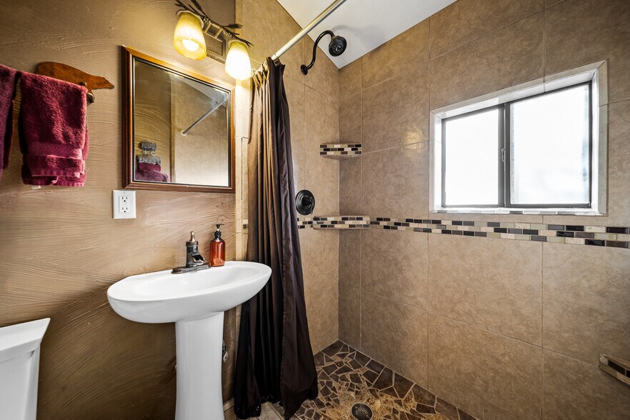 More Photos Of 2089 E White Mountain Blvd, Pinetop Hotel For Sale