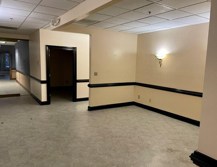 More Photos Of 1514 Holland Rd, Suffolk Office Residential For Lease