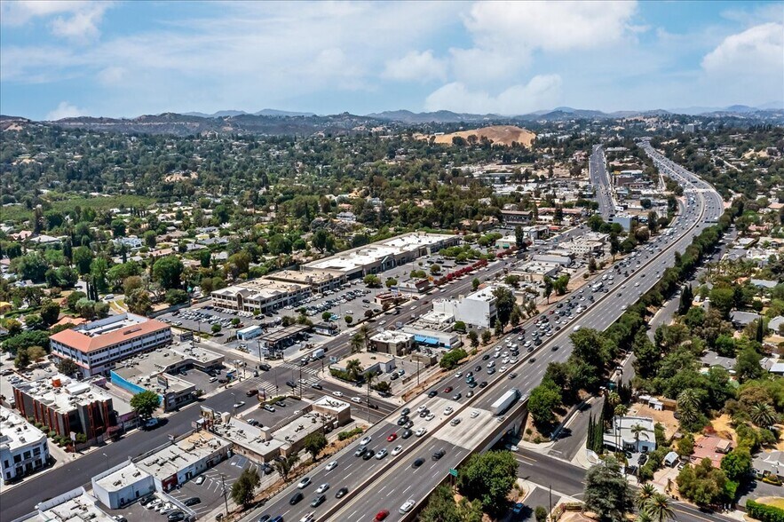 More Photos Of 19709 Ventura Blvd, Woodland Hills Office For Sale