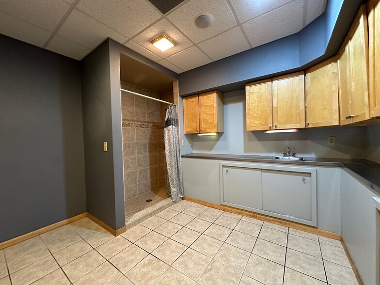 More Photos Of 4 S Linn St, Iowa City Office For Lease