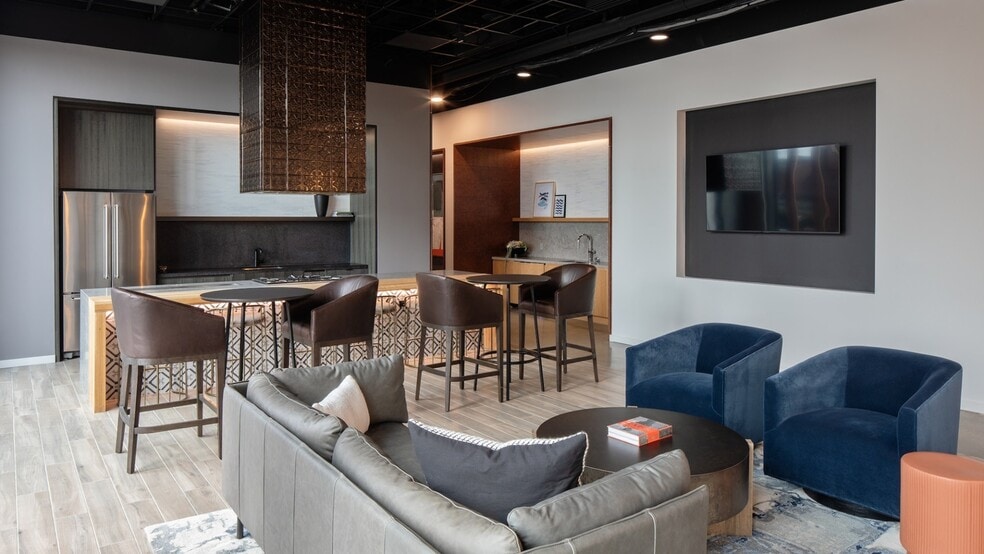 More Photos Of 161 N May St, Chicago Apartments For Lease