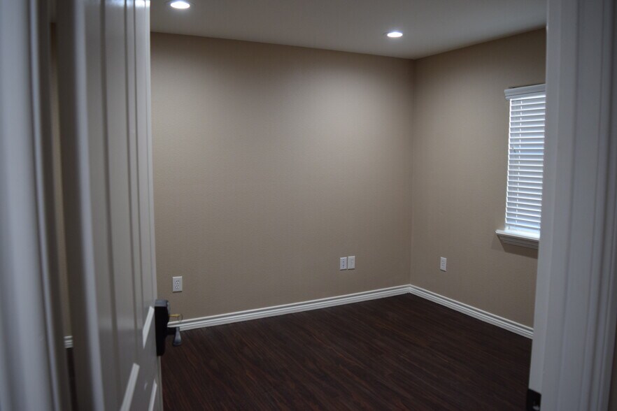 More Photos Of 9701 FM 307, Midland Flex For Lease