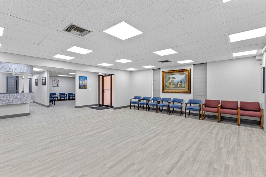 More Photos Of 901 N Grove St, Eustis Office For Sale