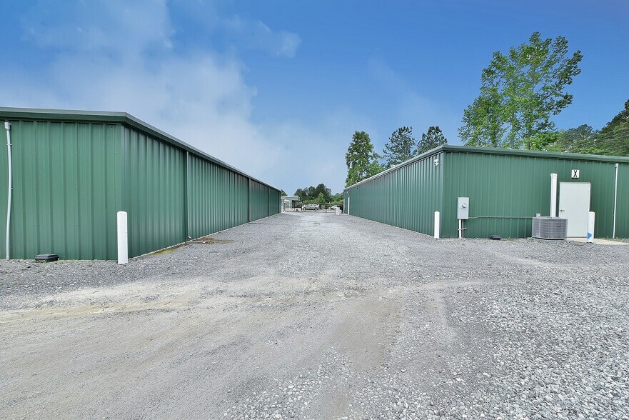 More Photos Of 33 Macon Dr, Cataula Showroom For Sale