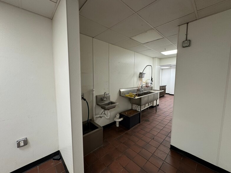 More Photos Of 237 Doctor M.L.K. Jr Blvd, South Bend General Retail For Lease